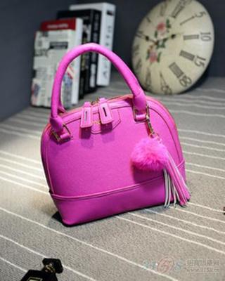 女士包包2015新款韓版毛球貝殼包包流蘇手提包單肩包廠家批發(fā)潮包_高碑店市張六莊零點箱包銷售部_產(chǎn)品展示-3158企業(yè)招商